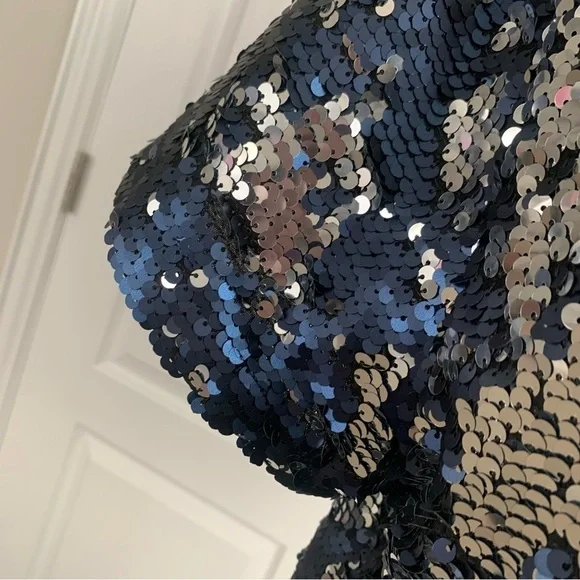 Two by Vince Camuto Flip Sequin Top - Picture 6 of 12